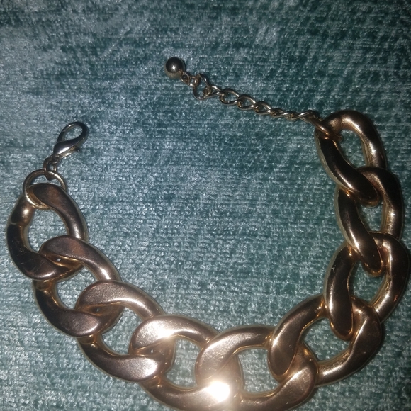 🎉Guess Chunky Gold Link Bracelet - Picture 3 of 6